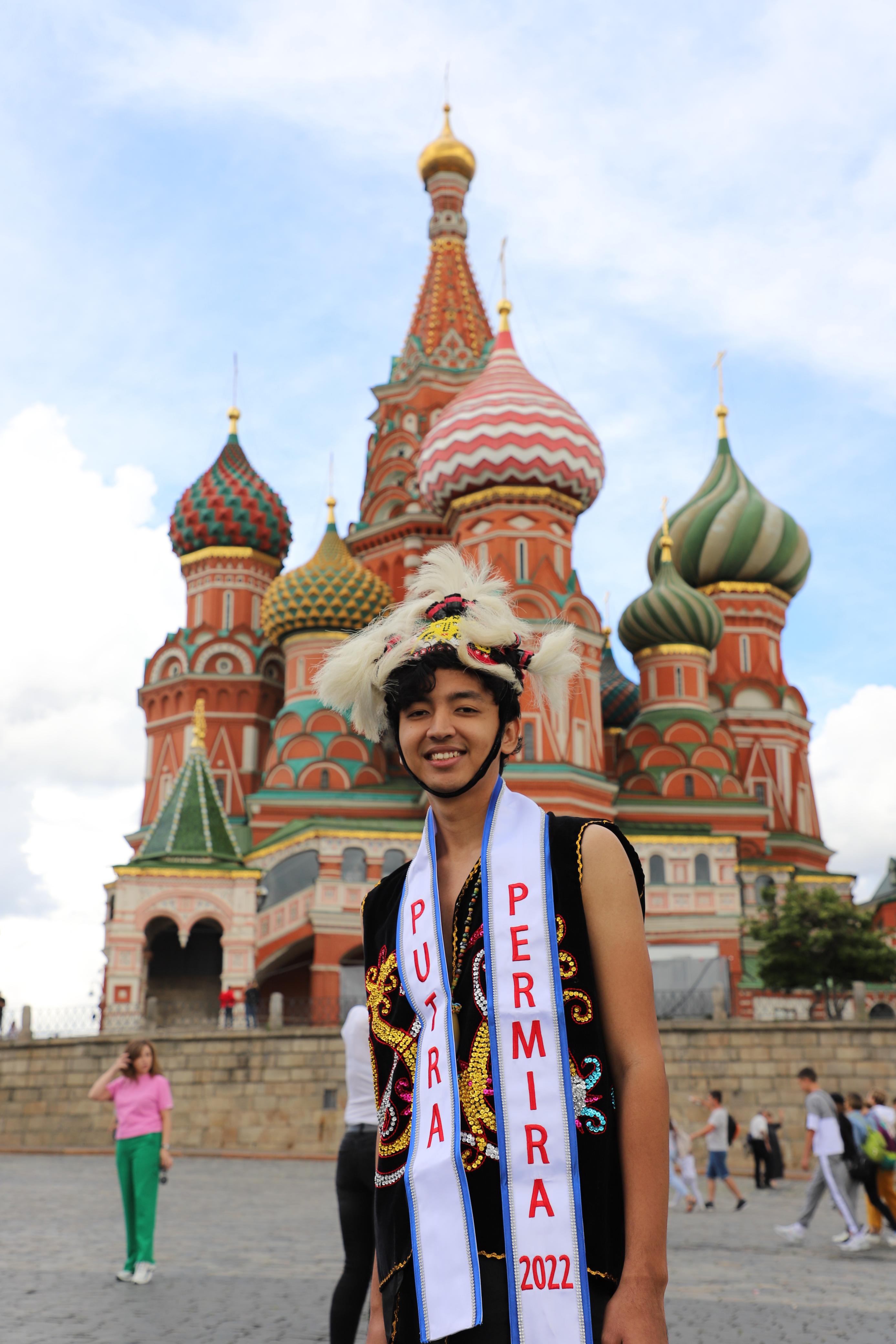 Herlin Idris in Russia